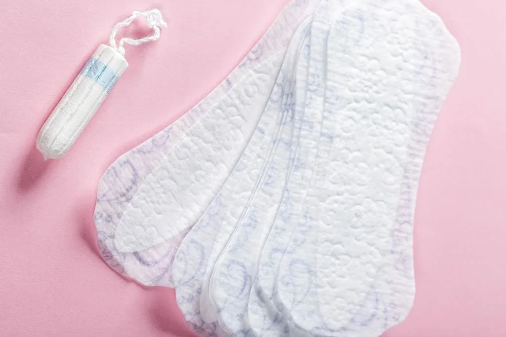 é indispensável fazer a troca periódica do absorvente durante o período menstrual, evitando assim a proliferação de bactérias