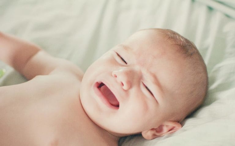 sinais que seu bebê está com gases