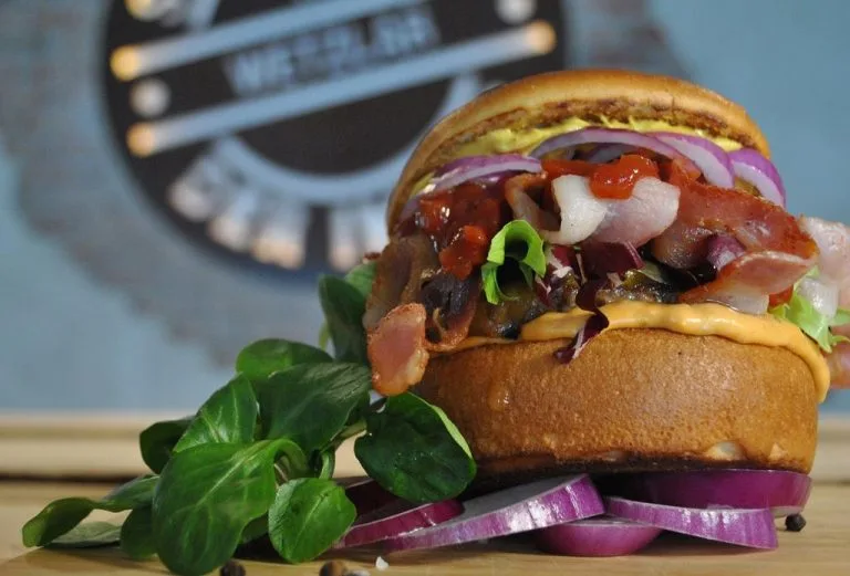 índices altos de colesterol e triglicérides são causas recorrentes do aumento da pressão arterial