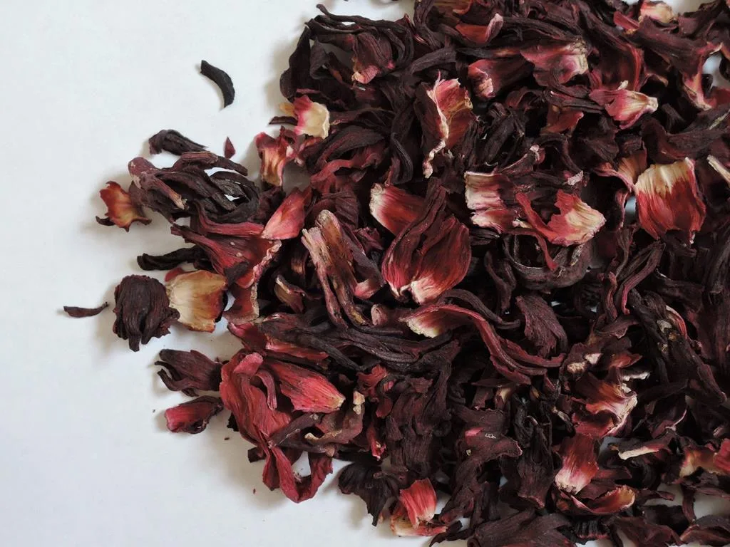 o chá de hibisco ajuda na perda de peso e na eliminação de sódio do sangue