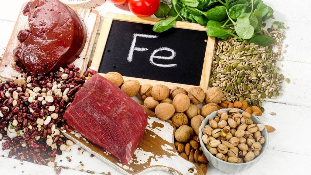 Imagem ilustrativa com os alimentos que fornecem Ferro, uma das vitaminas  essenciais para o cabelo.