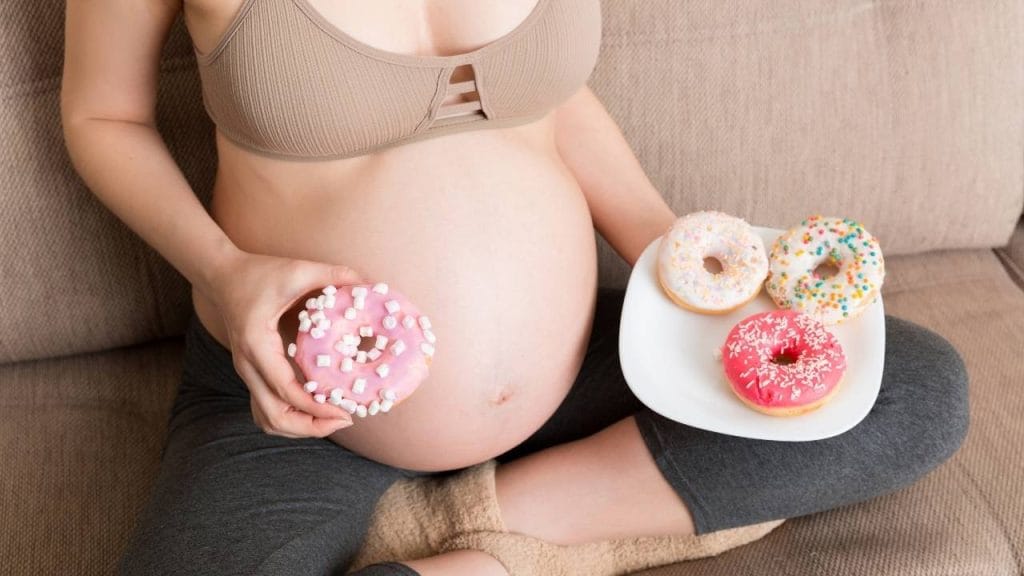 Uma alimentação com muitos doces e alimentos açucarados, pode deixar o bebê muito agitado na barriga.