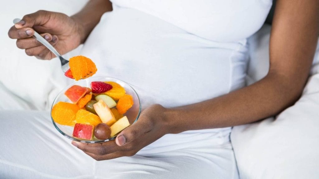 Uma boa alimentação é capaz de promover todas as vitaminas necessárias para gestantes.