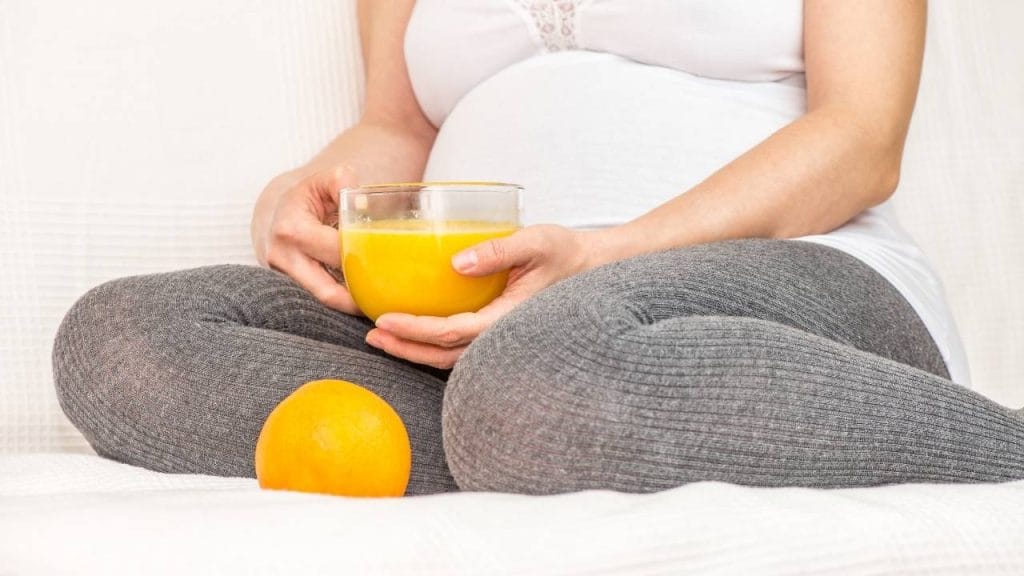 Consumir alimentos com vitamina C, reforçam o sistema imunológico e aliviam os sintomas de gripe na gestação.