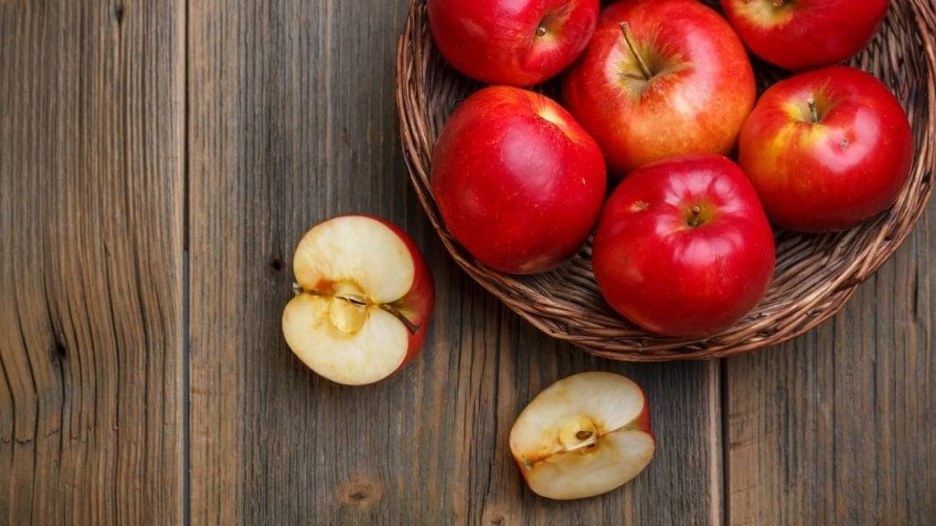 Por ser rica em pectina, a maçã é uma ótima opção de frutas que os diabéticos podem comer