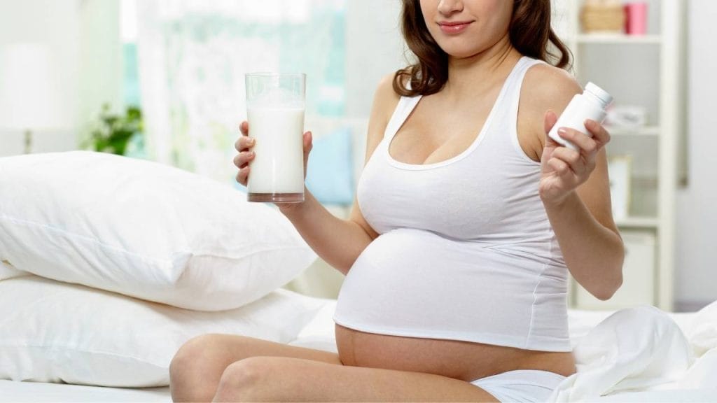 O leite é um alimento rico em cálcio e importante para o desenvolvimento do bebê.