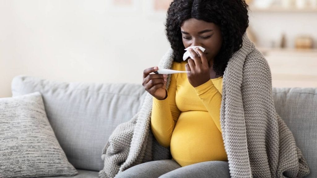 As mulheres sentem os mesmos sintomas de uma gripe comum na gestação.