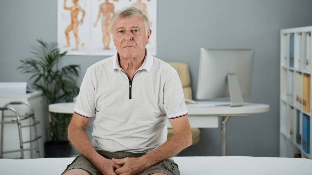 Homens com mais de 50 anos devem realizar acompanhamento médico com frequência.