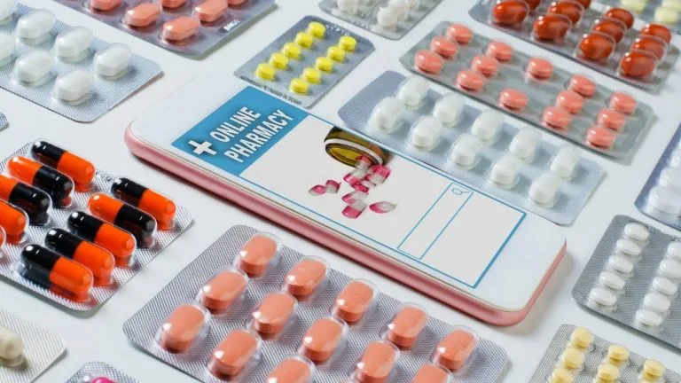 Saiba como fazer cotação e comprar medicamento barato.