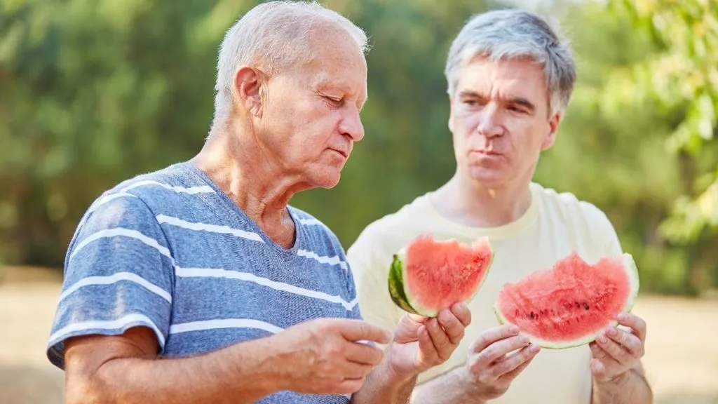 Frutas vermelhas, como a melancia e a goiaba, são fontes de licopeno, nutriente importante para os cuidados com a próstata.