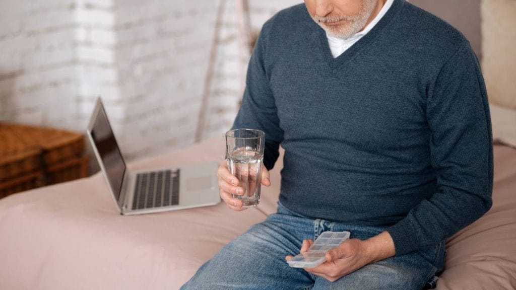 Em estágios iniciais, o tratamento pode ser realizado com uso de medicamentos.