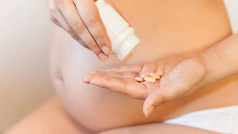 Vitaminais pré-natais são fundamentais para a saúde da mulher e desenvolvimento do feto.