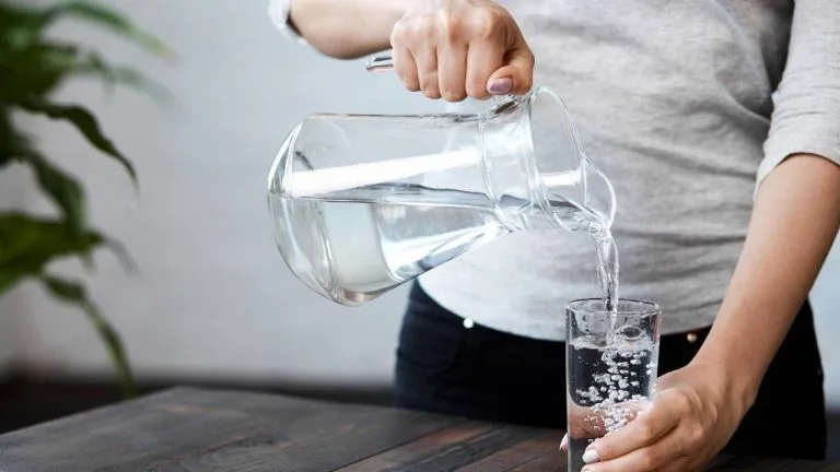 Saiba quais os benefícios que beber água pode trazer ao corpo.