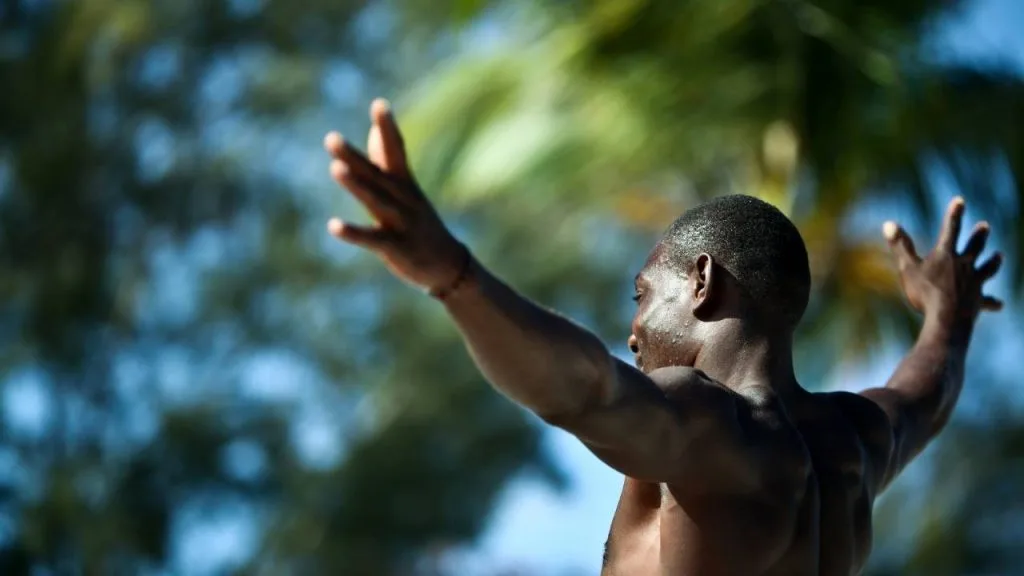 Alguns minutos de banho de sol é o suficiente para repor a vitamina D necessária.
