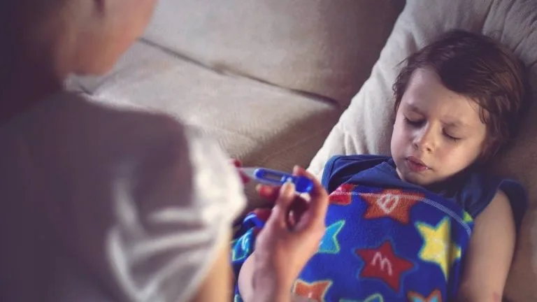 Saiba como são os sintomas da covid em crianças, como identificar e o que fazer.