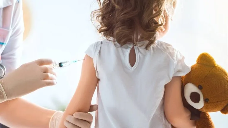 Tire suas dúvidas e saiba a importância da vacinação contra Covid para crianças.