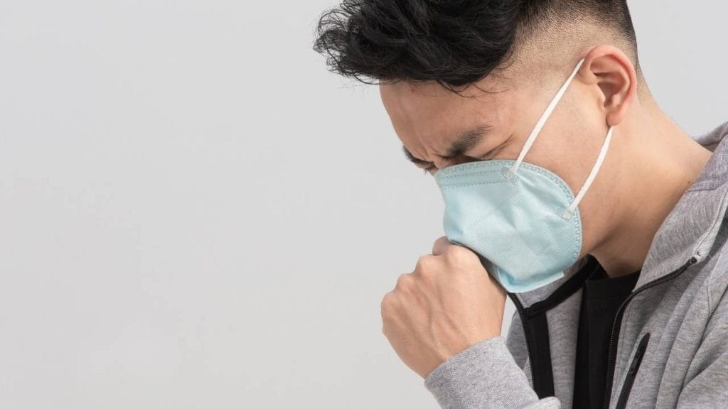 A tosse pode durar dias, semana e pode permanecer como sequela da infecção.