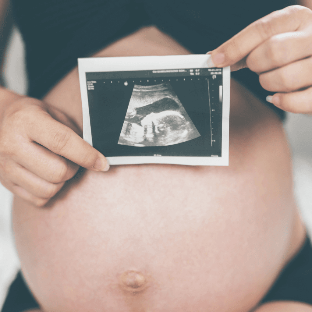 Bebê muito agitado na barriga: O que pode ser? - Farmadelivery