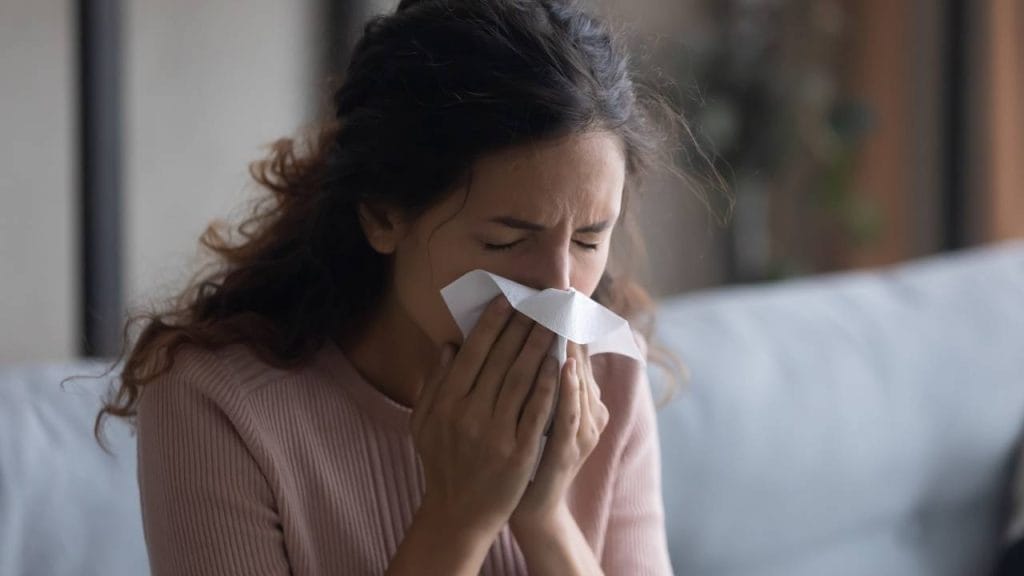 O catarro normalmente surge após um quadro de infecção das vias respiratórias ou alergias.