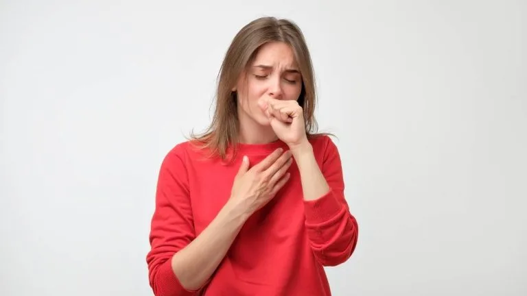 Veja quais doenças podem causar a tosse seca com chiado.