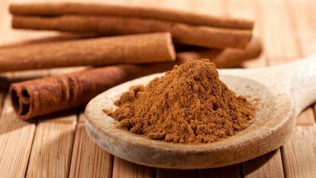 O consumo de canela por paciente que tem asma ajuda a evitar a inflamação do sistema respiratório.