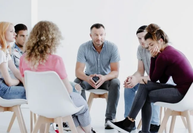 É muito importante manter um diálogo constante com os adolescentes