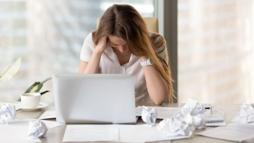 A síndrome de burnout prejudica a saúde física e emocional dos pacientes.