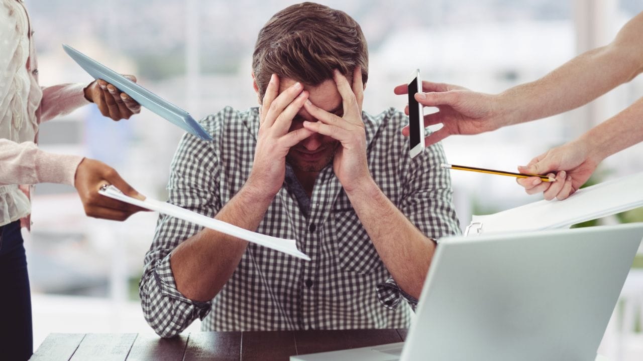 Saiba mais sobre burnout e quais as causas da condição.