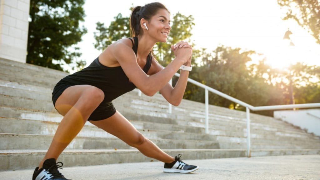 Praticar exercício físico no verão faz muito bem à saúde, mas alguns cuidados devem ser adotados.