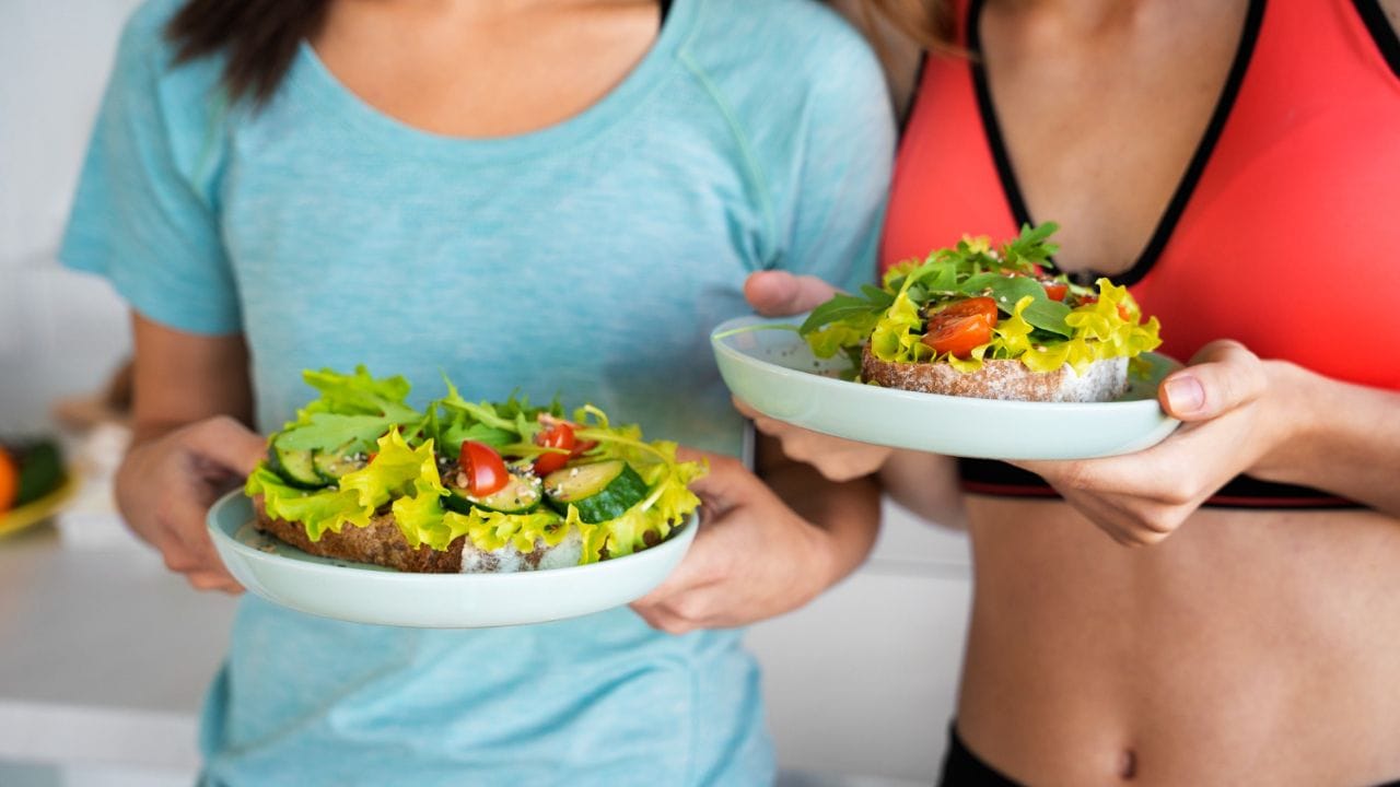 Saiba quais alimentos ajudam a queimar gordura corporal.