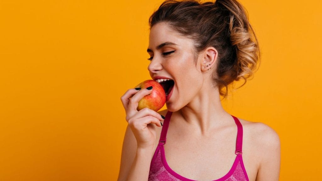 Uma alimentação adequada contribui para alcançar o corpo saudável.