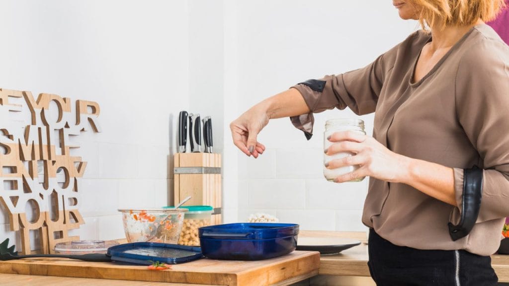 Para uma alimentação saudável no verão é importante reduzir o sal nas refeições.