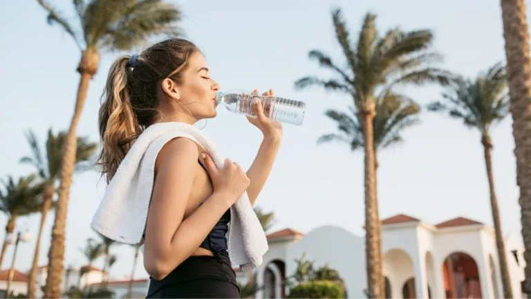 Saiba porque beber água no verão é importante.