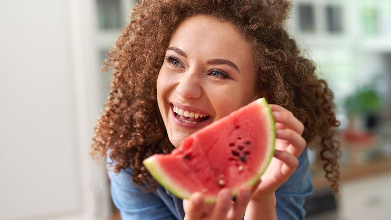 Conheça os alimentos ricos em água para manter a hidratação do corpo.