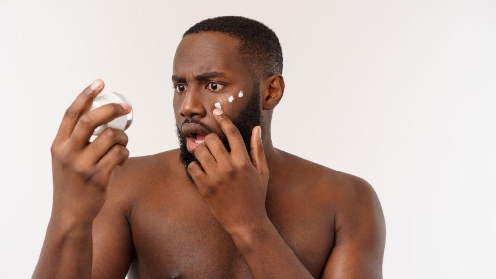 Usar protetor solar todos os dias é a melhor forma de proteger a pele dos efeitos do verão.