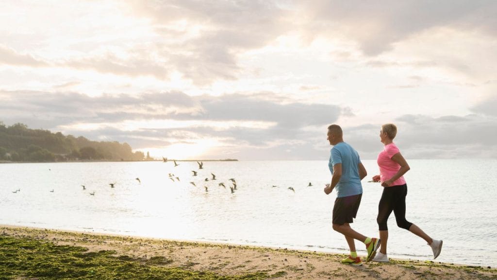 É necessário atentar-se quanto o horário do sol, tipo de roupa e proteção solar antes de treinar.