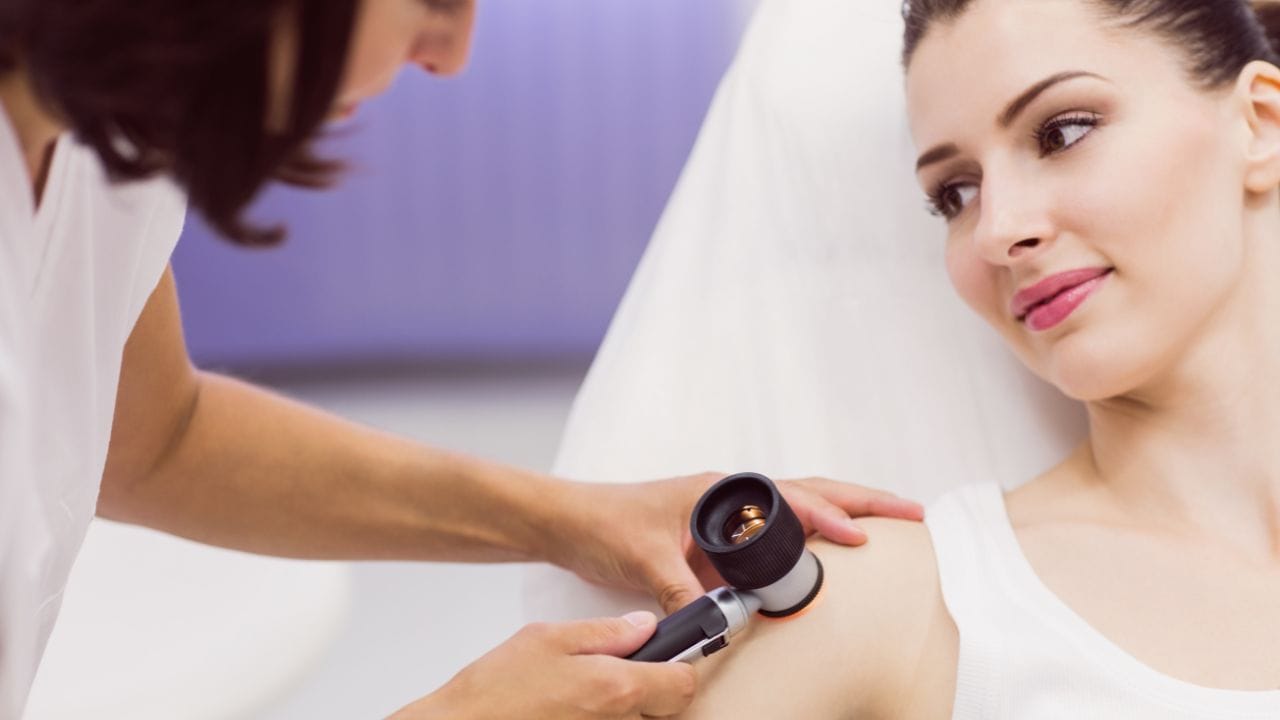 Saiba como prevenir o câncer de pele e quais cuidados tomar.