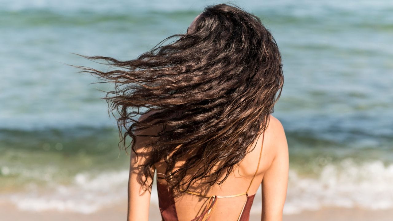 9 Dicas de cuidados com cabelo na praia | Farmadelivery