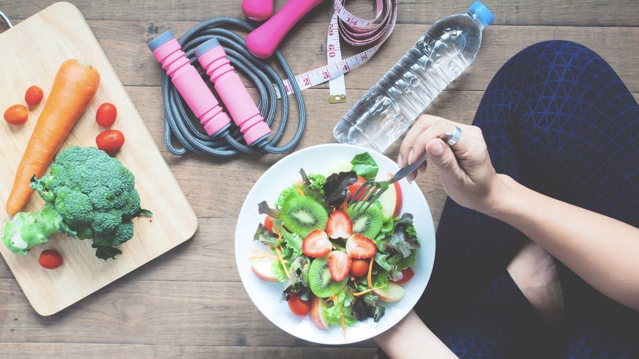 Saiba como manter bons hábitos saudáveis e alimentares no verão.