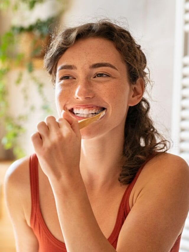 Como escovar os dentes? Veja um passo a passo completo