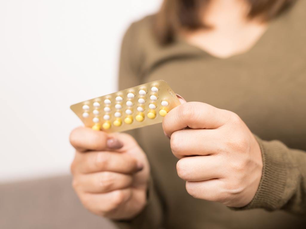 Mulher com anticoncepcional