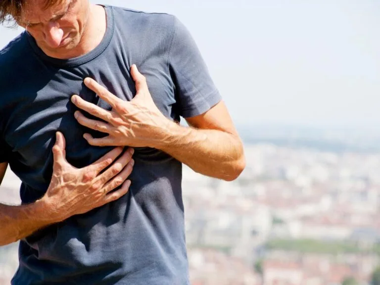 Como identificar a angina e proteger sua saúde cardíaca